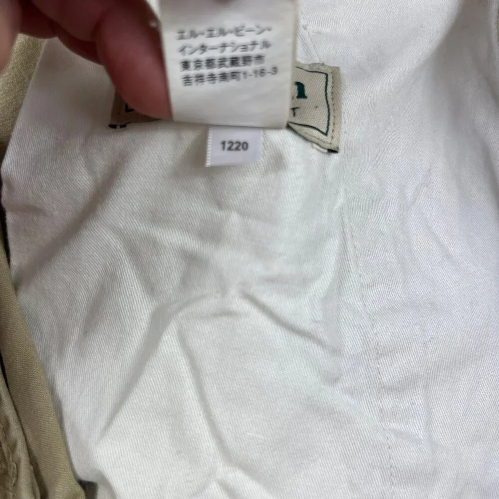 L.L. Bean Mens Comfort Waist Cargo Shorts Size 42 Beige Hiking Casual Outdoor